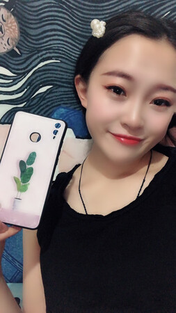 手机壳收到了，拿到手感觉质量好好，而且图案做的也很精美，不错不错