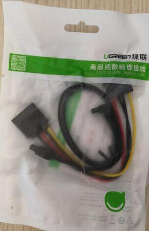 sata电源线和数据线都不够用，好在电源有大4pin接头，绿联这一套刚好全部搞定！