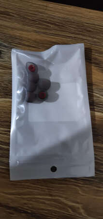 比我原装耳机套好不少，还是专门买的耳机套专业点