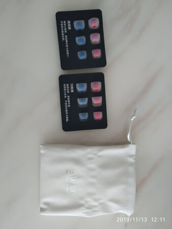 刚收到时还是挺惊讶的，包装还是算比较华丽的
音质:音质的话是这个价位应该有的我觉得，低音一般在人声下面，下潜还是行的，人声算非常好的了，听一些中高音的电音也很好，就是音很高的时候略有毛刺感
做工:.不用多说，一级棒，好看也是真的好看
舒适度:非常好，非常牢，不会不适
总的来说这款耳机一定是500元以内最值得购买的耳机之一