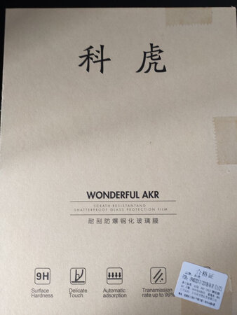皮套很满意，孔位精准，非常喜欢，送的钢化膜也不错，不用另外再买了