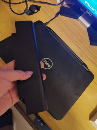 还不清楚怎么样，刚试充电，感觉上应该非原装，包电池的袋子是旧的，和原装的电池上面的字体色泽不一样，原机带的字体比较饱满，这个比较淡，而且整体做工上不完美，有缝，原机带的是没有缝隙比较整合，戴尔官网没卖，只能来这专门挑贵的买，希望电量足
