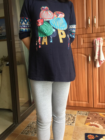 质感不错，大小合适，颜色稍微偏深，穿起来还是很舒服，这几天的天气刚刚好。
有一些线头，自己修剪掉就好。