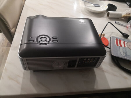 其他特色：投放word PPT的相关文字确实比较清楚，很适合办公，看电影你更清楚了。
