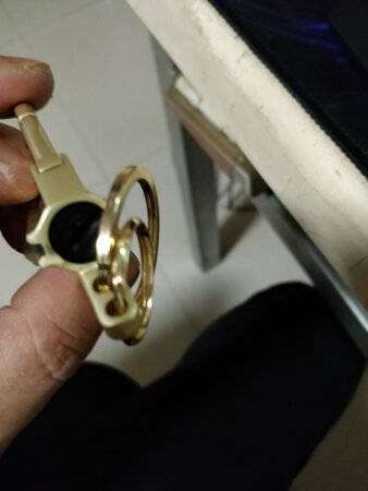 东西收到了，很漂亮！就是漏油，商家退回去返修，还是自己用生料带缠了下！拧紧好了！商家态度也很好！！