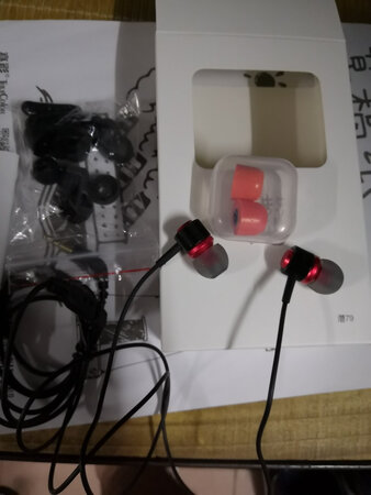耳机用起来还好，刚买的，但无所谓煲机，客服很有礼貌
