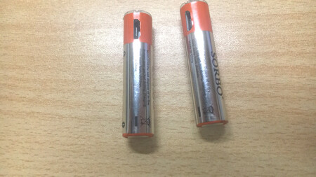 电池电量：电池很轻，电量大约在700mah，用在鼠标上或者遥控器上很好，个人很喜欢，非常愉快的支持购物，喜欢的也可以试试，用在g603加一个转换桶，可以让鼠标的重量非常低，最重要的是电压恒定，不错