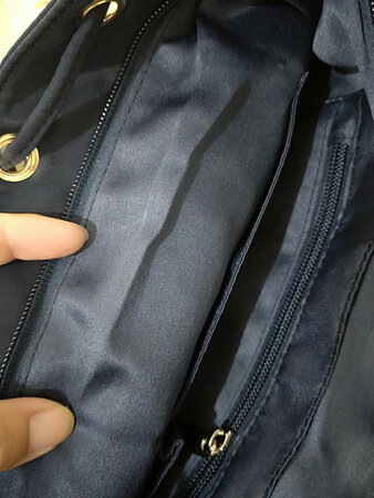 比想象中的小一点，布料看起来不错，线头有点多！