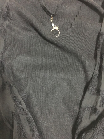 收到货了，一下子就买了两件，我觉得非常非常的好看，衣服的质量也非常不错?真是太棒了，还会再来??