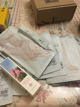 双11价格非常合适，配送也非常快，还有赠品，这次囤货中以前用过效果还是很不错的，所以继续买一些