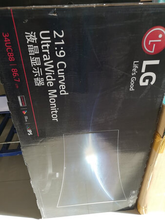 双11前下单，价格与双11下单折扣相同，LG的显示器用了很多，几乎公司和家里都有，品质很好，质量也很不错，这款LG显示器包装完好，附件齐全，刚好给新公司技术部同事用上，京东小哥的送货速度还是超级快，配送员的服务一如既往的好，以后会持续购买的。