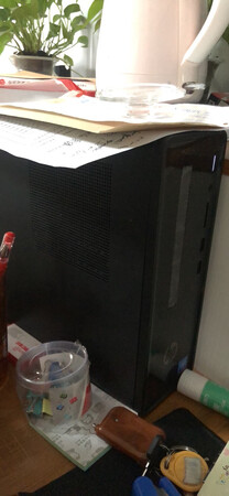 非常小巧，使用一两个月了，没有任何问题。相信大牌的力量，客服服务态度也非常好，热心解答我的一切问题。发货很快，电脑主机使用感也特别棒，很不错的店，推荐大家购买，卖家服务周到，以后还会继续光顾，谢谢店家，很是喜欢。会推荐给朋友的。