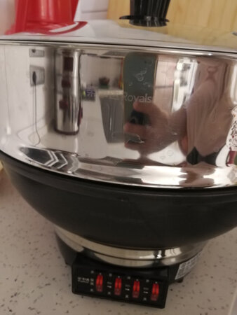 这款多功能锅种草了好久，终于赶上活动下单了，包装很严实，已经开始用了，超级好使，热的很快，一般炒菜开两个火就足够，上面屉子也很方便热饭蒸饭，是性价比超高的多功能锅。物流小哥辛苦了，给京东点赞！值得推荐！