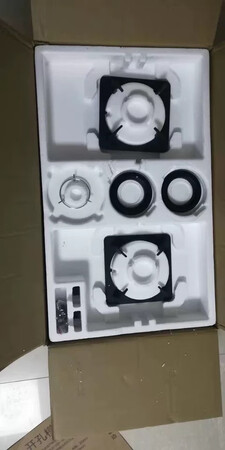 看着还挺不错的，不锈钢的感觉比钢化玻璃的要好