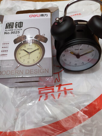 做工质感：质量还不错，秒针连续扫秒，很静音，闹铃也挺响亮的，大品牌，值得拥有!