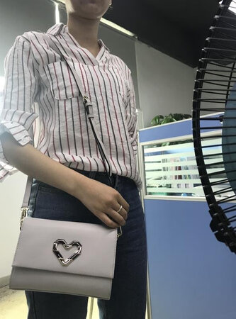 包包质量不错，很大气，很满意，值得购买，需要还会光顾的，好评