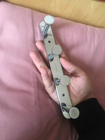 很不满意   摸起来手感  重量跟不锈钢一样   怀疑拿不锈钢冒充精铜  挂杆尺寸也太短了  还没我手长