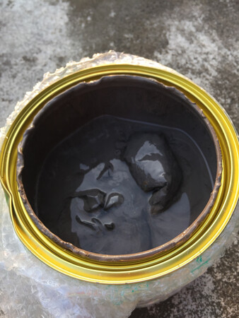 包装比以前简陋了，打开一开内包装都破了，没送手套，这送一块布。而且赚品不是一起发货，无语啊。