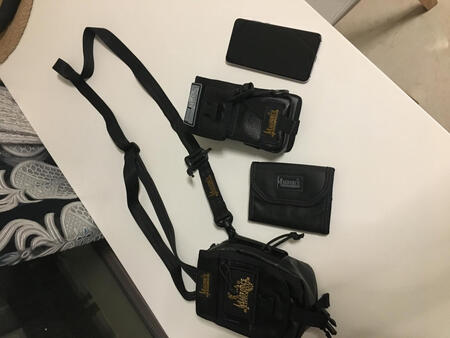 背包魔术贴 户外臂章防水贴 都行
质量很好，已经不是第一个这牌子的包包了！买到不能自控了！