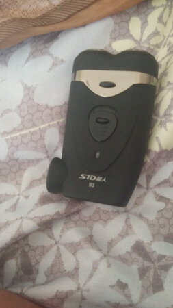 剃须刀这家店的东西还可以哦我买剃须刀用了挺好的的我下一次我还会买的噢。