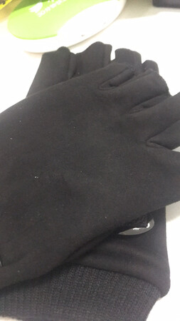 手套收到啦 质量很好，摸起来很舒服，挺保暖的。满意