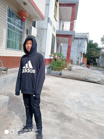 宝贝刚收到，儿子试穿了下，效果还不赖……