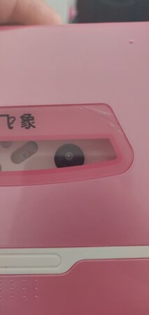 屏幕有点晃动，充电线看着像旧的，保护膜都能起来，这是用了多久当新的卖，唯一欣慰的就是内存卡下的东西还行