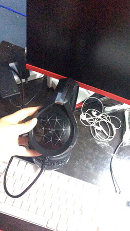 总体还可以，款式也还比较喜欢，但是玩游戏时声音比较小