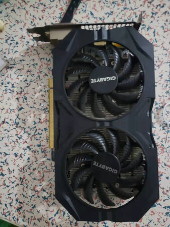 特意用了一段时间才来评价，显卡跑分7万3千多分，用了一段时间没出现过毛病，显卡的成色较新，用来玩玩游戏还可以的，我要的是技嘉的，希望能用的时间长久一点。