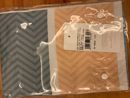 枕套质量不错，图案很家居，做替换用非常合适，家人也满意，价格很合理，物流快递的速度也蛮快，虽然是双十一期间，也及时到货了。因为是小物件，没有咨询过售后服务，鉴于产品还不错，给个五星好评吧。需要再买他家的。没毛病、可以买。鉴定完毕！