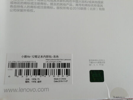 大小正合适，样式也很好，装720正合适！！！非常好的笔记本包！！
