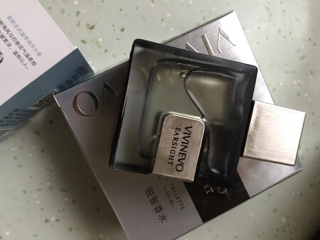 初次购买，打开包装盒能够闻到淡淡的清香，味道不错。