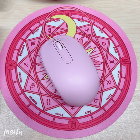 外观颜值：美腻
便携度：轻巧
响应速度：灵敏
舒适度：符合人体工程学
其他特色：粉粉的小巧可爱，抓起来也很舒适，喜欢的小朋友快快行动吧?
