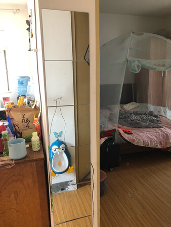 不错，粘贴方便。主要是边边处理的很好。很安全。厚度也够。挺好的一次购物体验。