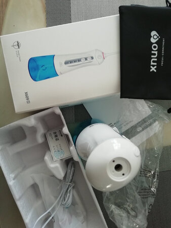哈哈，一款挺好玩的洁牙器，原来朋友介绍的，抱着试试买来玩，很不错啊，喜欢省牙膏了，喷射力超强，喜欢来试试