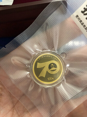 已收到好久了，忘记评价了。纠结了好久进行选择，新中国****，应该具有收藏价值哈，证书编号很喜欢！感谢客服耐心，谢谢！