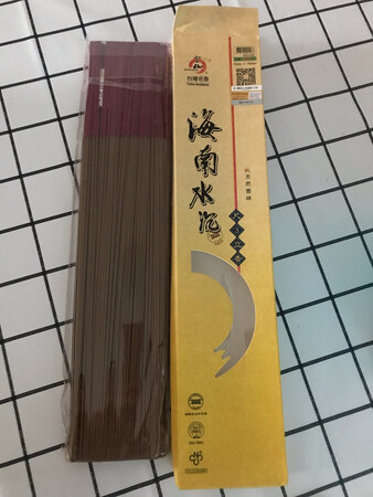 没有断的。家里用。与以前的檀木香不一个味道。是木中带酸的味道。我看原材是海南沉香、楠木皮、竹子。先用着，熟悉熟悉 适应适应这味道，再来追评。
