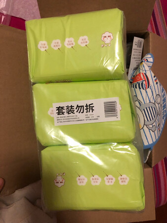 这款棉柔巾是生小宝之前囤货凑单买的，用过以后发现出于意料的好，比湿巾安全性高，使用感好，完全不用担心宝宝的安全问题。同时也囤了大热的某某斯品牌，发现品质不亚于其并且性价比更胜一筹。此刻双十一趁着活动回购，感觉超值，爱了爱了。