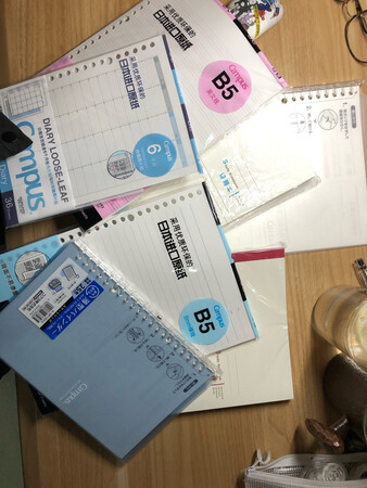 产品质感：设计感非常好，国誉还是值得信赖的 标准尺寸大小 刚好 质感很好，纸张标准，书写清晰，不渗纸
厚薄程度：设计感非常好，国誉还是值得信赖的 标准尺寸大小 刚好 质感很好，纸张标准，书写清晰，不渗纸