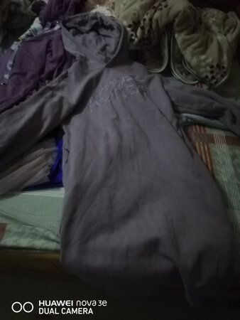 尚未试穿不知道穿上身如何～这三年我一直都在买这个牌子的衣服，感觉还是很好～这个款卫衣感觉还可以