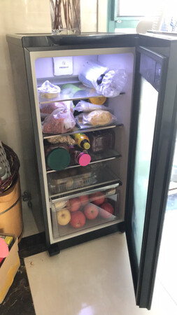 还是挺美观的，尺寸合适高度刚好，上面还能放盆花，售后客服很给力