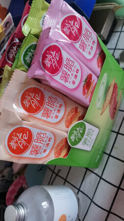 口味不错，价格比较便宜，首先用了99减50，然后又用了1000的京豆，1000京豆抵用10元，然后又绑定了一张***，减了15元，买了48条，成交价才36块多，平均6毛多一条，哈哈，我是羊毛党，就是碎的有点多。。。