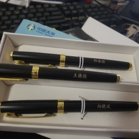 手感：一般吧
做工质感：一般，毕竟价格在这
颜值包装：简单
给个全5鼓励你
字迹粗细：我要的感觉
顺滑程度：还行