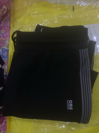 非常喜欢海澜之家这个品牌，男人的衣柜，在里面基本可以找到自己喜欢的样式，风格多样，质量上乘，价格实惠，线上线下一口价，买的也放心，不用担心亏不亏，都有吊牌，在哪里都可以查询到信息。京东物流也越来越给力，速度飞快，基本当天下单隔天早上就可以到。赞。希望自营的东西越来越多，越来越好。