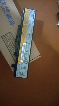 产品包装：包装很结实没有磕碰
材质做工：和原装的一模一样是正品
使用效果：待机时间足够长，比以前的强多了
安装操作：安装简单，装上就能用。