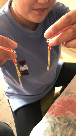 刚拿到货迫不及待拆开了，结婚耳环是什么？联系客服不搭理，看图给我个完美的解释