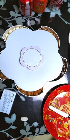 不错 送货速度很快 买回来后试了一下 质量很好 摆在茶几上也防滑 很贴心的设计 转起来打开很顺滑 总之 好评的 家里亲戚看了都说好 想买了试试 相信京东 会一直支持 希望越做越好 最近搬家买了一堆 都很满意 推荐