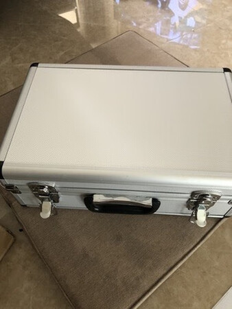 包装很好、里面的器械也很结实!一百八十斤的我应该是小意思!     东西是好东西、但希望以后不会用到!