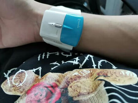 工作压力大，每天睡眠质量差，有朋友用了这个手腕式的挺好，就推荐来买的这个，用了睡个好觉，感觉还不错，功效OK，尤其佩戴在手上感觉更方便????