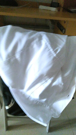 西服很好  但相当于100   200的也没什么区别    有少少的瑕疵   总体来说还比较不错